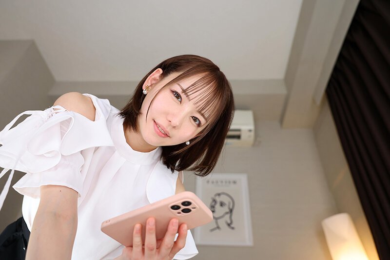 【VR】【8K VR】一位前辈俯视着你，展示着她美丽的容颜和身材，紧紧地拥抱着你，让你能感受到她的体温，并以面对面的女上位姿势引诱你射精，随后是近距离的蜘蛛式女上位和面对面的坐姿。西本明纱